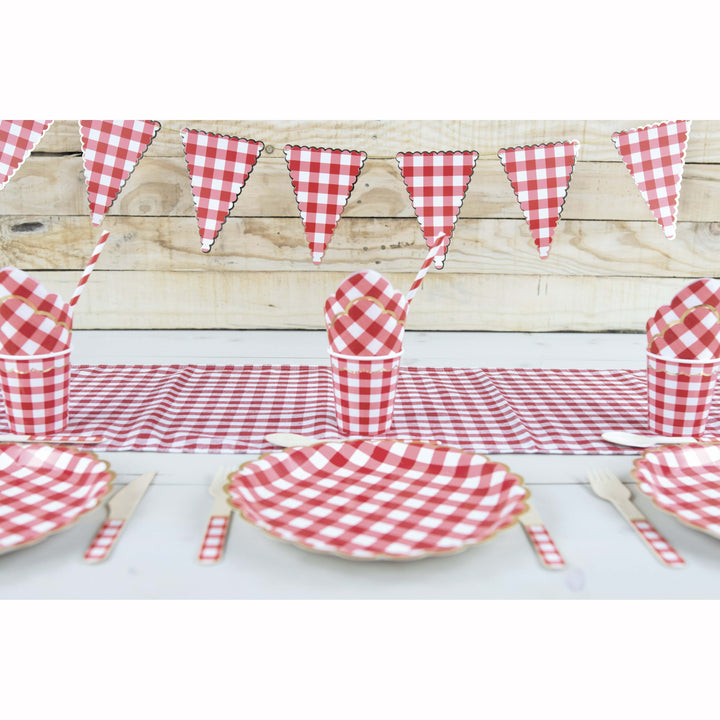 8 assiettes festonnées de 23 cm vichy rouge et blanc,Farfouil en fÃªte,Assiettes, sets de table